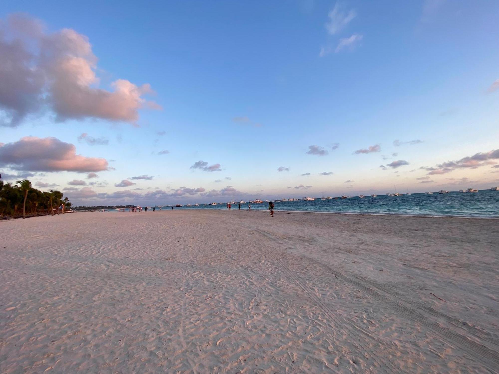 Madonna Pool Beach Los Corales Punta Cana Luaran gambar